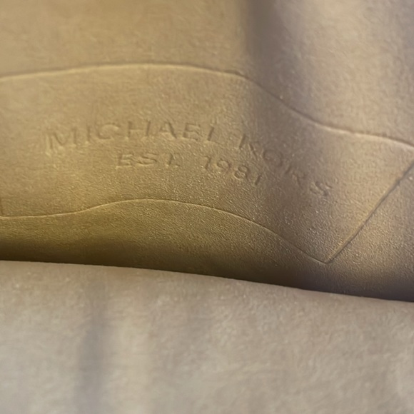 NWT Michael Kors Electronics Pouch - Picture 5 of 10